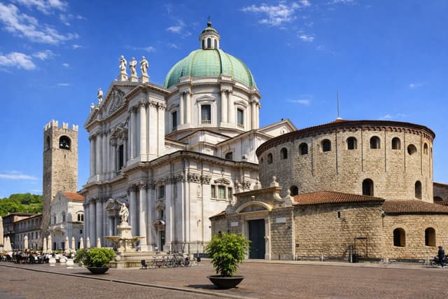 Domkomplex von Brescia mit Duomo Vecchio und Duomo Nuovo