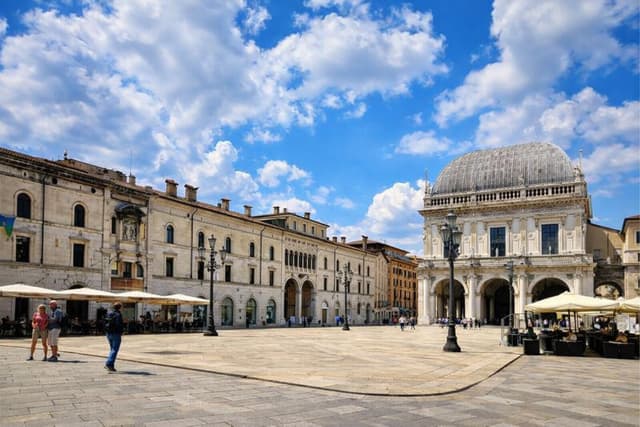 Piazza della Loggia im historischen Zentrum von Brescia