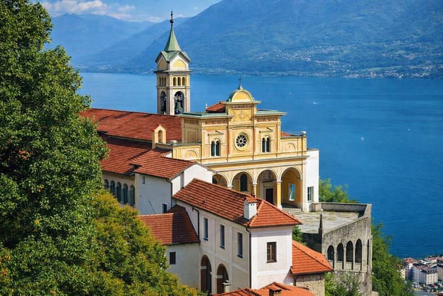Santuario della Madonna del Sasso sopra Locarno e il Lago Maggiore