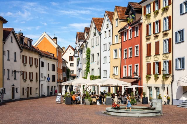Altstadt von Chur mit historischen alpinen Gebäuden