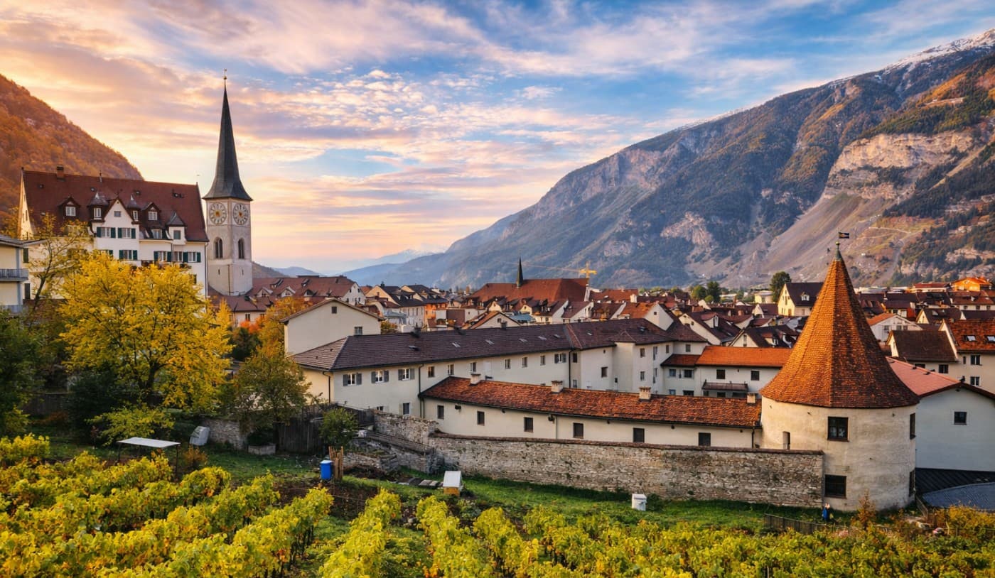 Panoramablick auf Chur in den Schweizer Alpen