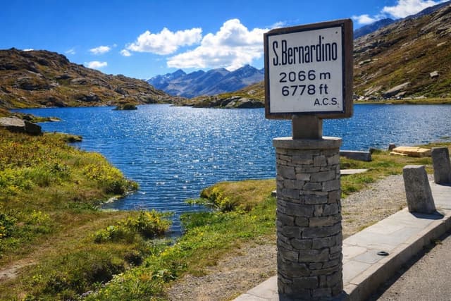 San Bernardino Pass auf 2066m Alpenübergang in Graubünden Schweiz