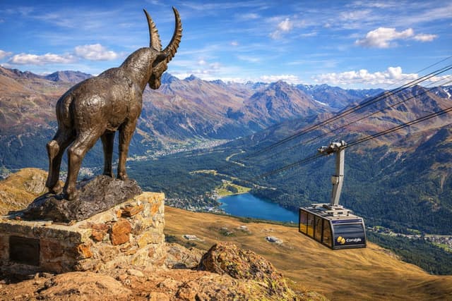 Corviglia e Piz Nair cabinovia panorama sopra St. Moritz a 3.057m