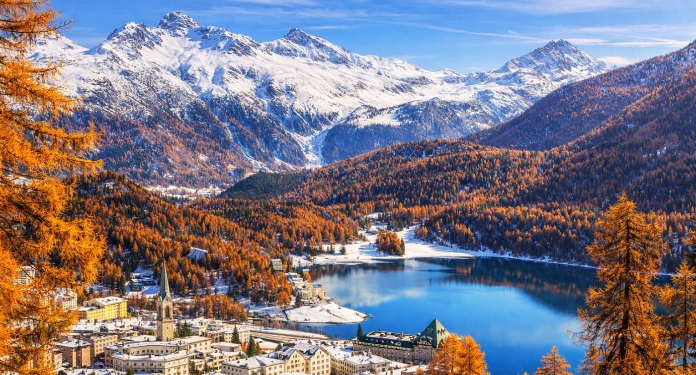 Vista panoramica del resort alpino di lusso St. Moritz in Engadina Grigioni Svizzera