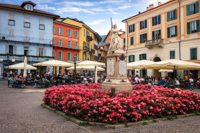 Historische Uferpromenade von Pallanza am Lago Maggiore